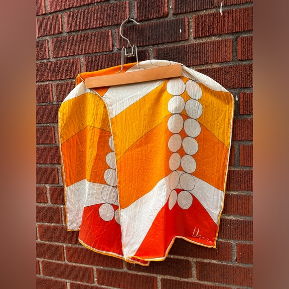 vera neumann Accessories - Vera Neumann silk blend vintage scarf